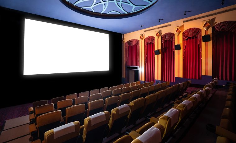 おうちが映画館に!? 遮光カーテンでつくる理想のホームシアター空間